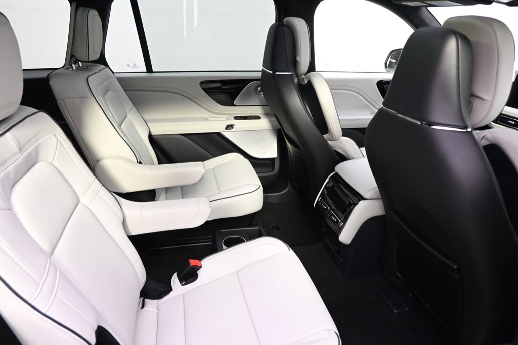 New 2026 Lincoln Aviator Black Label w/ Jet Appearance Package image 18