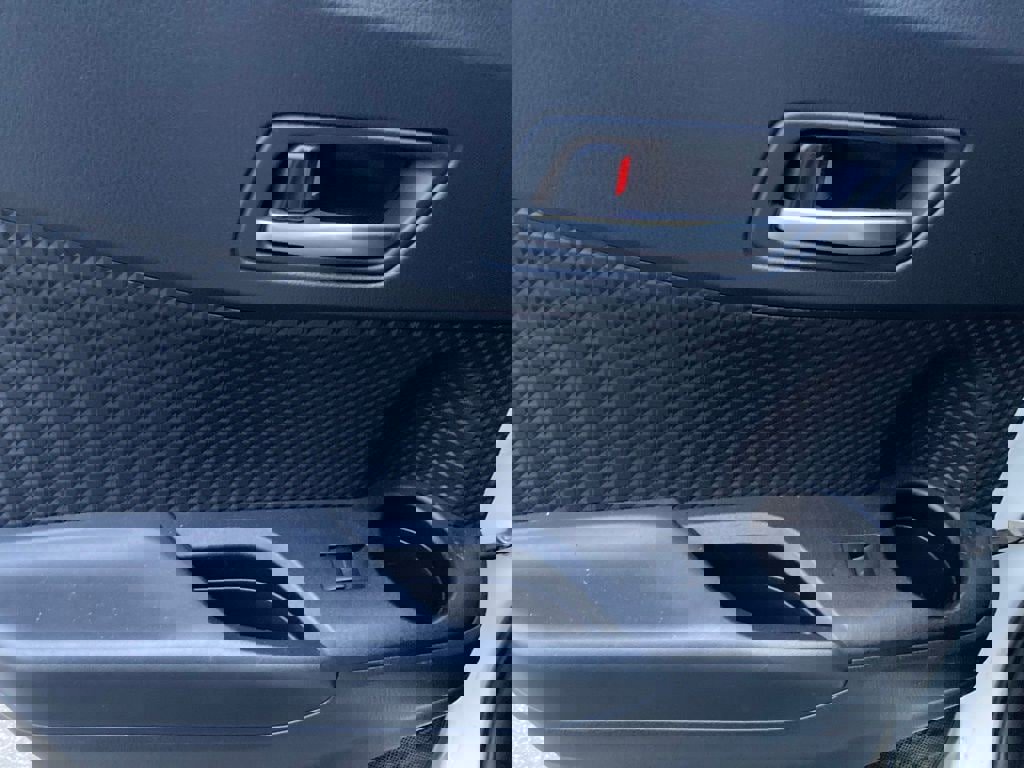 Used 2020 Toyota C-HR LE FWD image 11