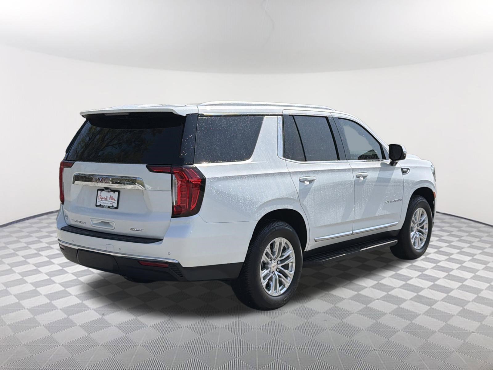 Used 2024 GMC Yukon SLT w/ SLT Luxury Package image 6