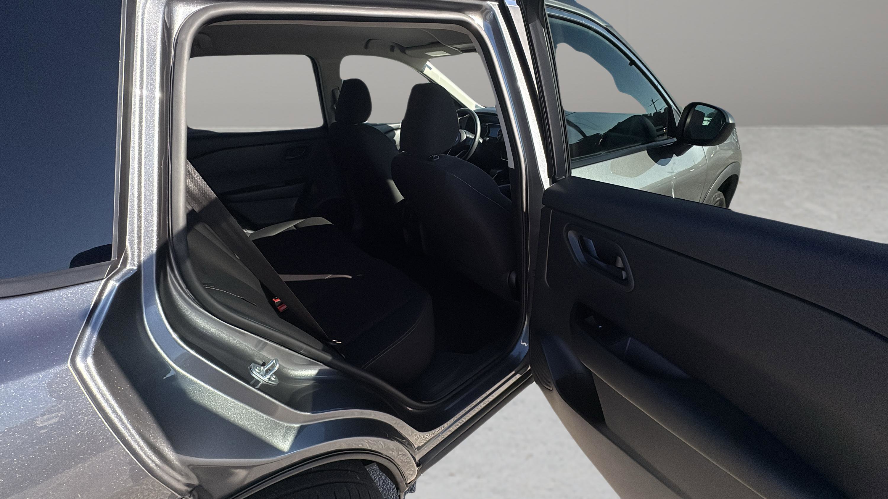 Used 2024 Nissan Rogue S image 17