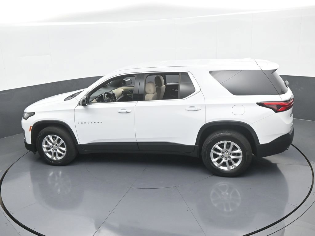 Used 2022 Chevrolet Traverse LS image 46