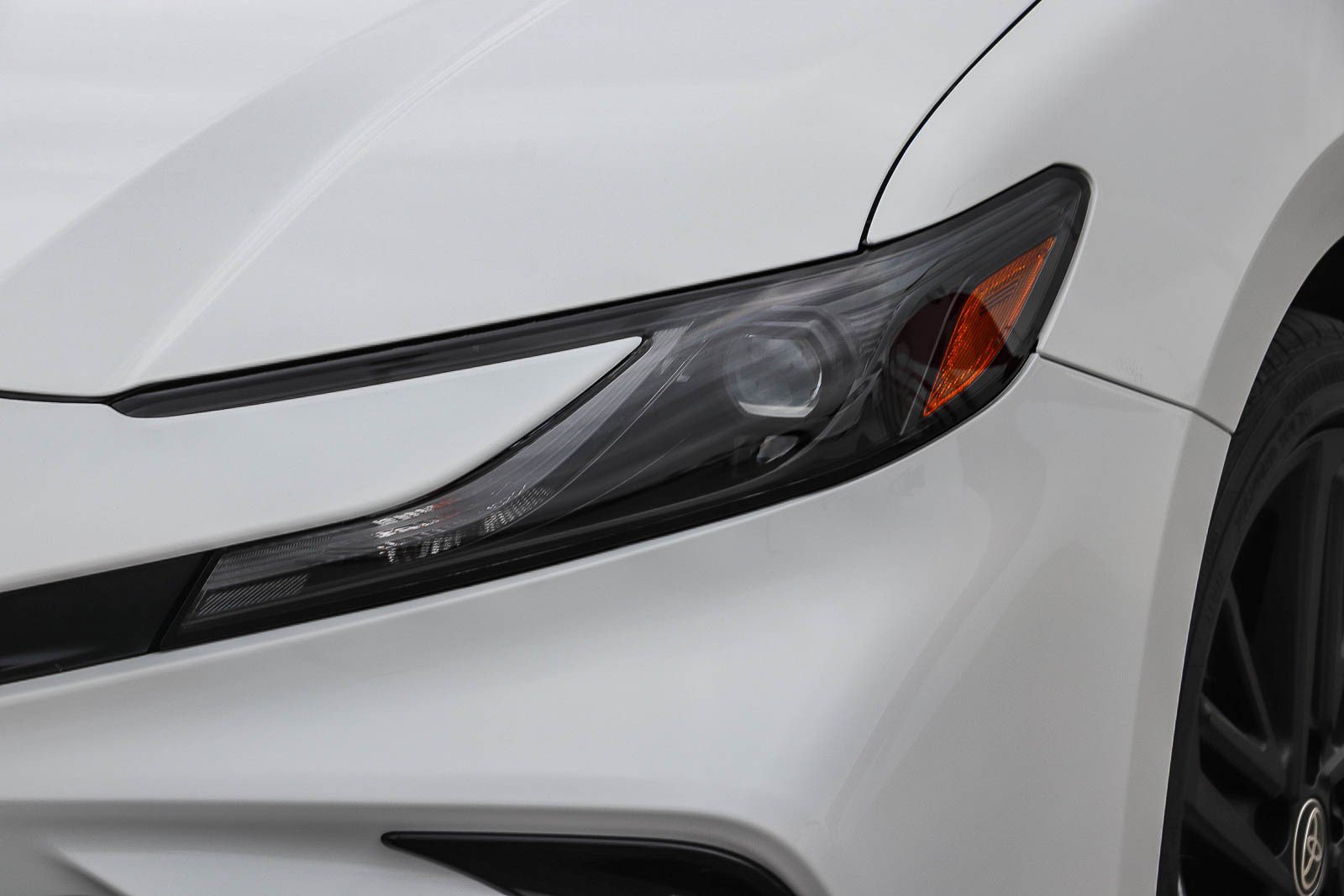 New 2026 Toyota Camry Hybrid FWD image 9