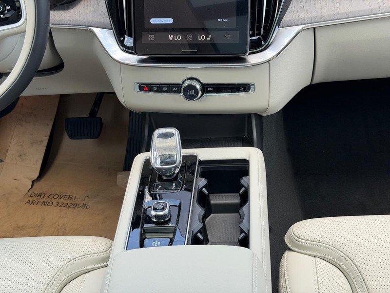New 2026 Volvo XC90 T8 Ultra w/ Protection Package Premier AWD/4WD image 8