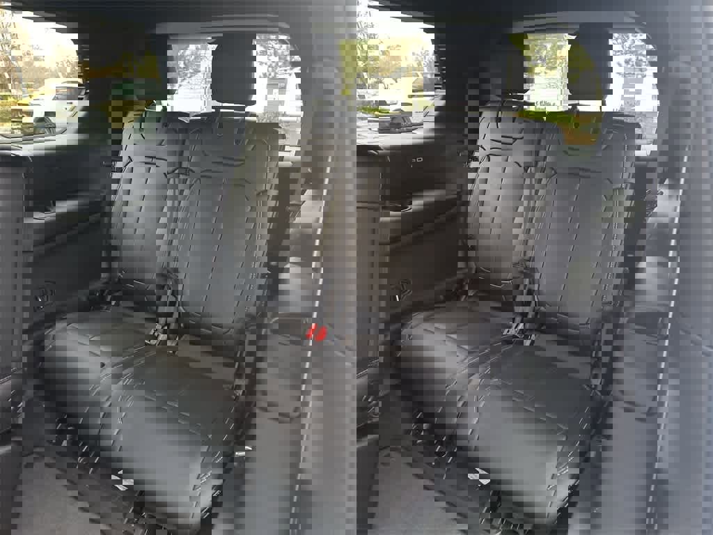 New 2025 Jeep Grand Cherokee L Limited w/ Luxury Tech Group II image 24