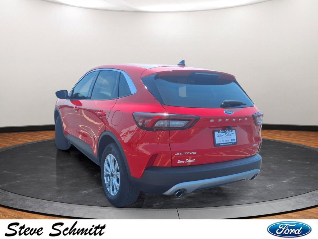 Used 2024 Ford Escape Active AWD/4WD image 3