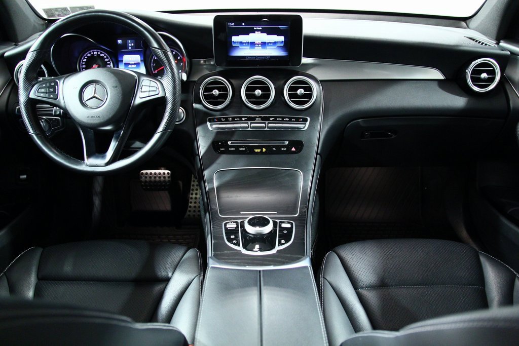 Used 2019 Mercedes-Benz GLC 300 4MATIC image 4