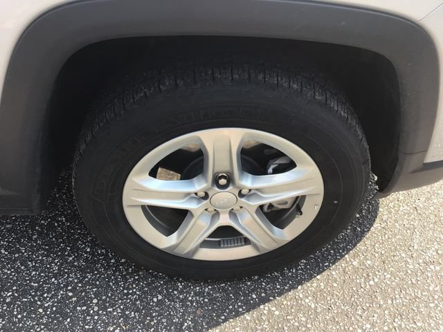 Used 2024 Jeep Compass Latitude AWD/4WD image 13