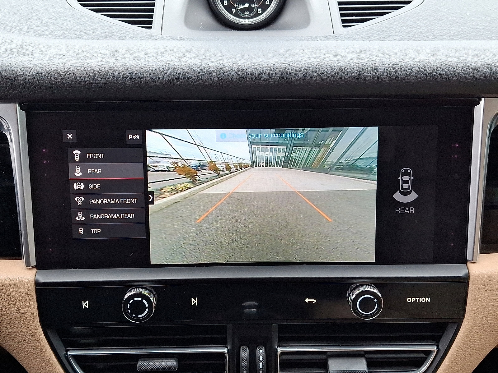 Used 2022 Porsche Macan image 19