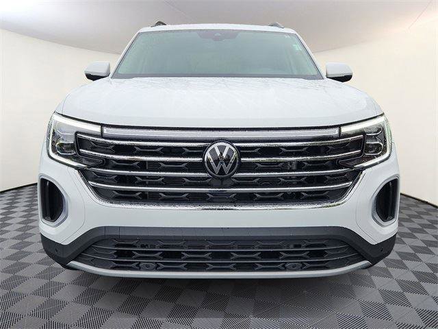 Certified 2025 Volkswagen Atlas SE w/ Panoramic Sunroof Package image 2