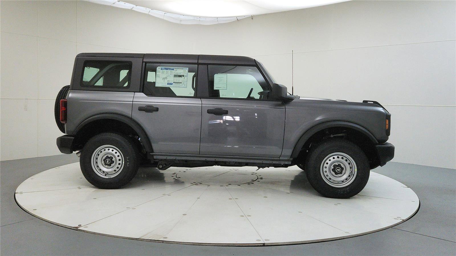 New 2025 Ford Bronco 4-Door image 9