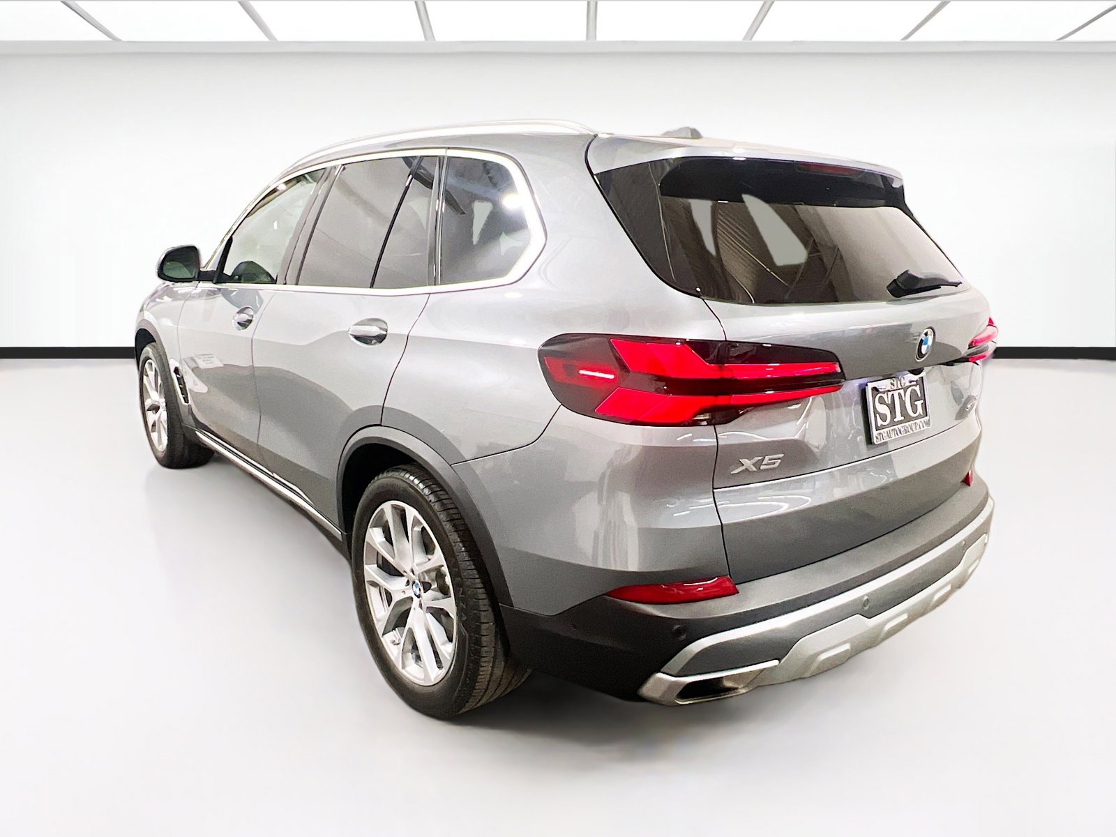 Used 2024 BMW X5 sDrive40i w/ Premium Package RWD image 6