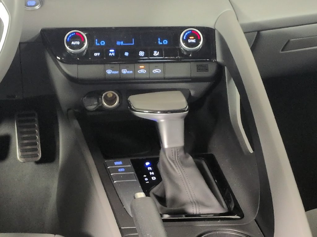 Used 2025 Hyundai Elantra Sport FWD image 25
