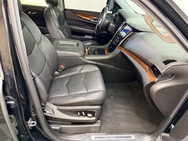 Used 2018 Cadillac Escalade Premium Luxury AWD/4WD image 39