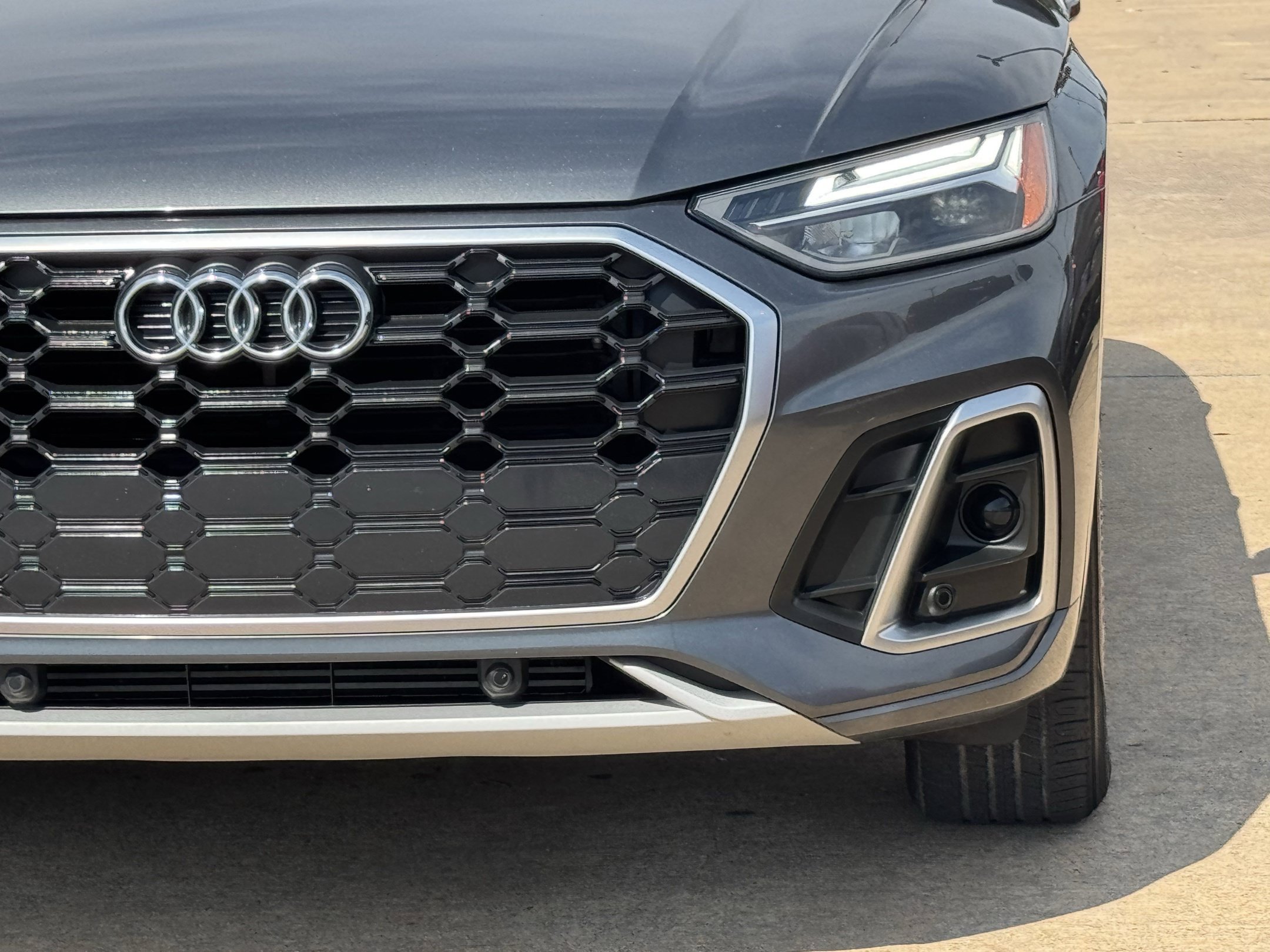 Used 2022 Audi Q5 2.0T Premium w/ Convenience Package AWD/4WD image 11