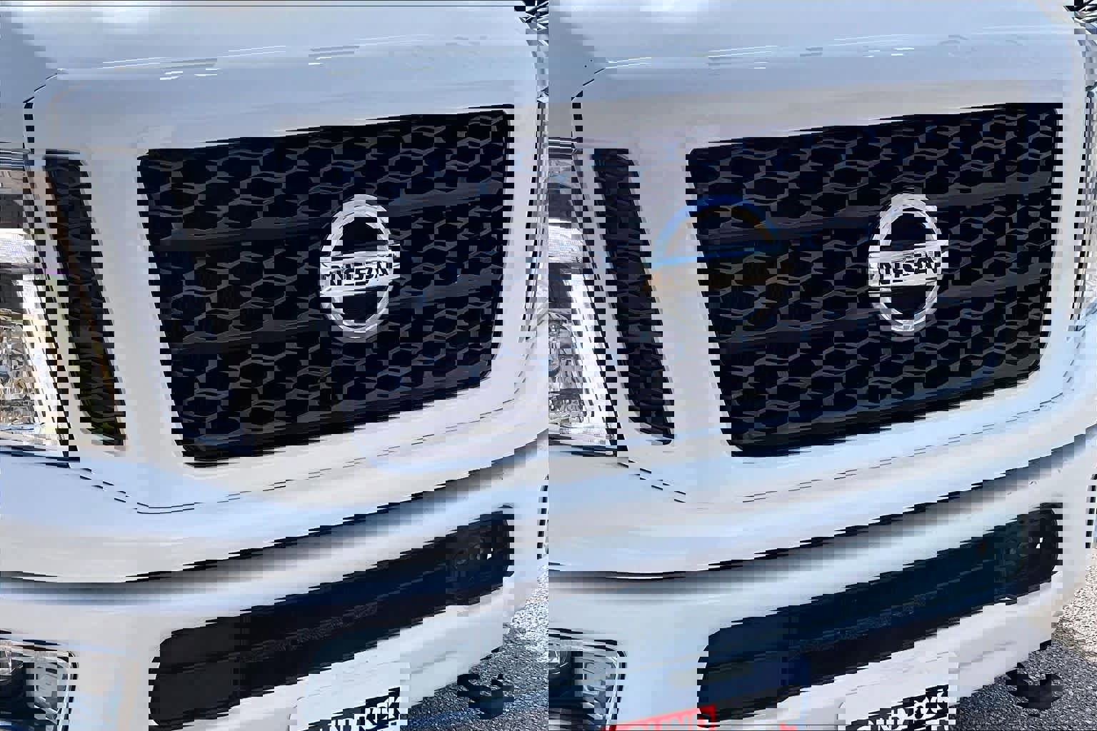 Used 2017 Nissan Titan PRO-4X image 29