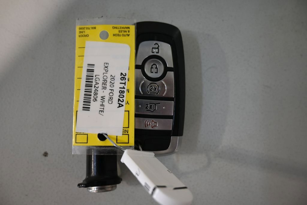 Used 2020 Ford Explorer Platinum w/ Premium Technology Package AWD/4WD image 11