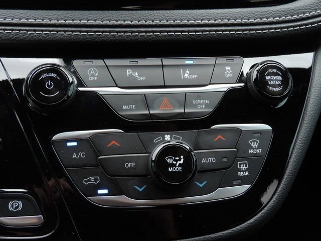 Used 2024 Chrysler Pacifica Touring FWD image 26