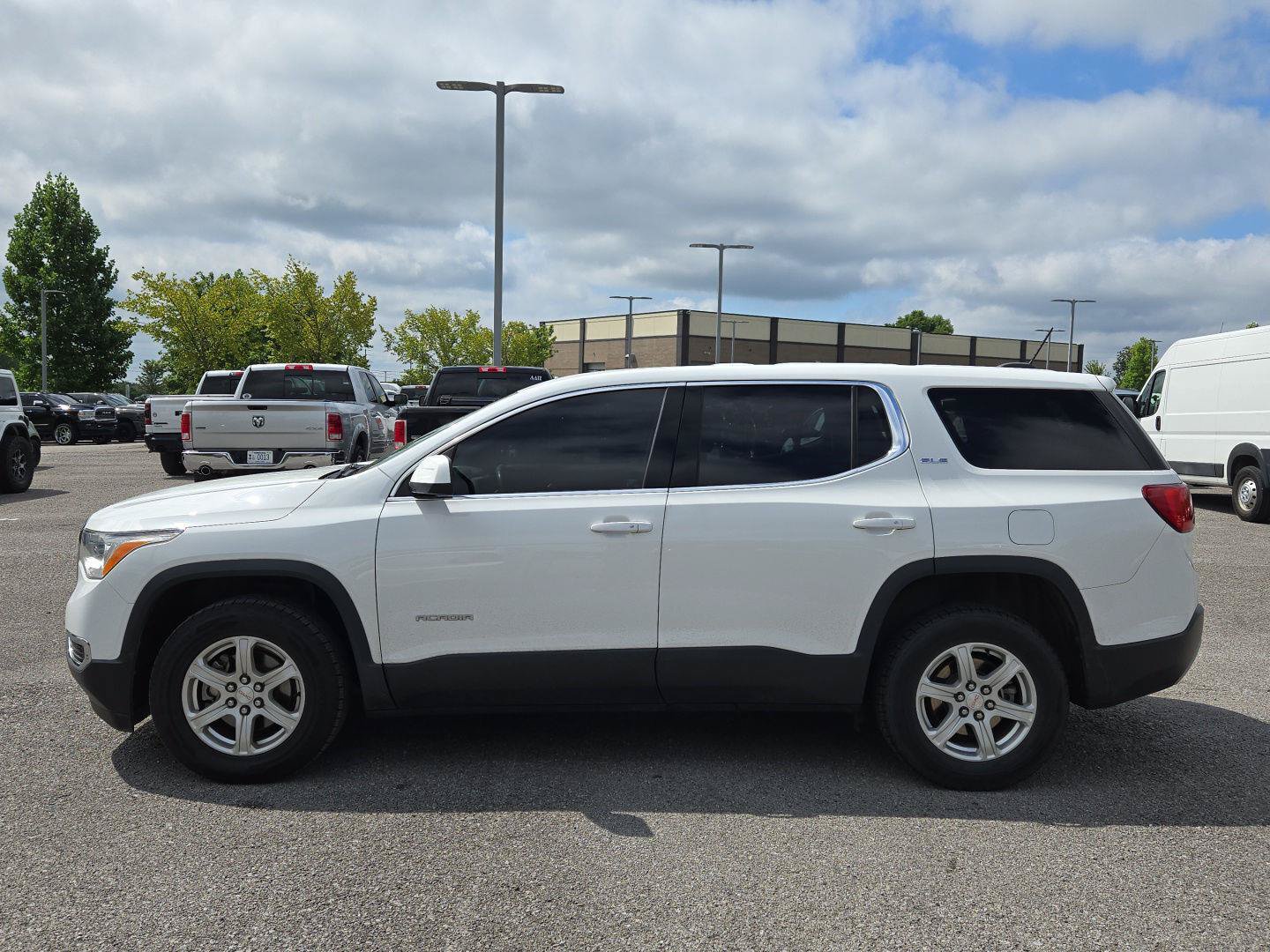 Used 2019 GMC Acadia SLE FWD image 4
