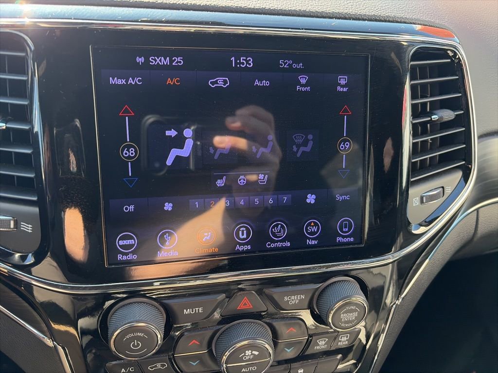 Used 2019 Jeep Grand Cherokee Limited w/ Luxury Group II image 19