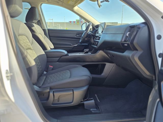 Used 2025 Nissan Pathfinder SV FWD image 10