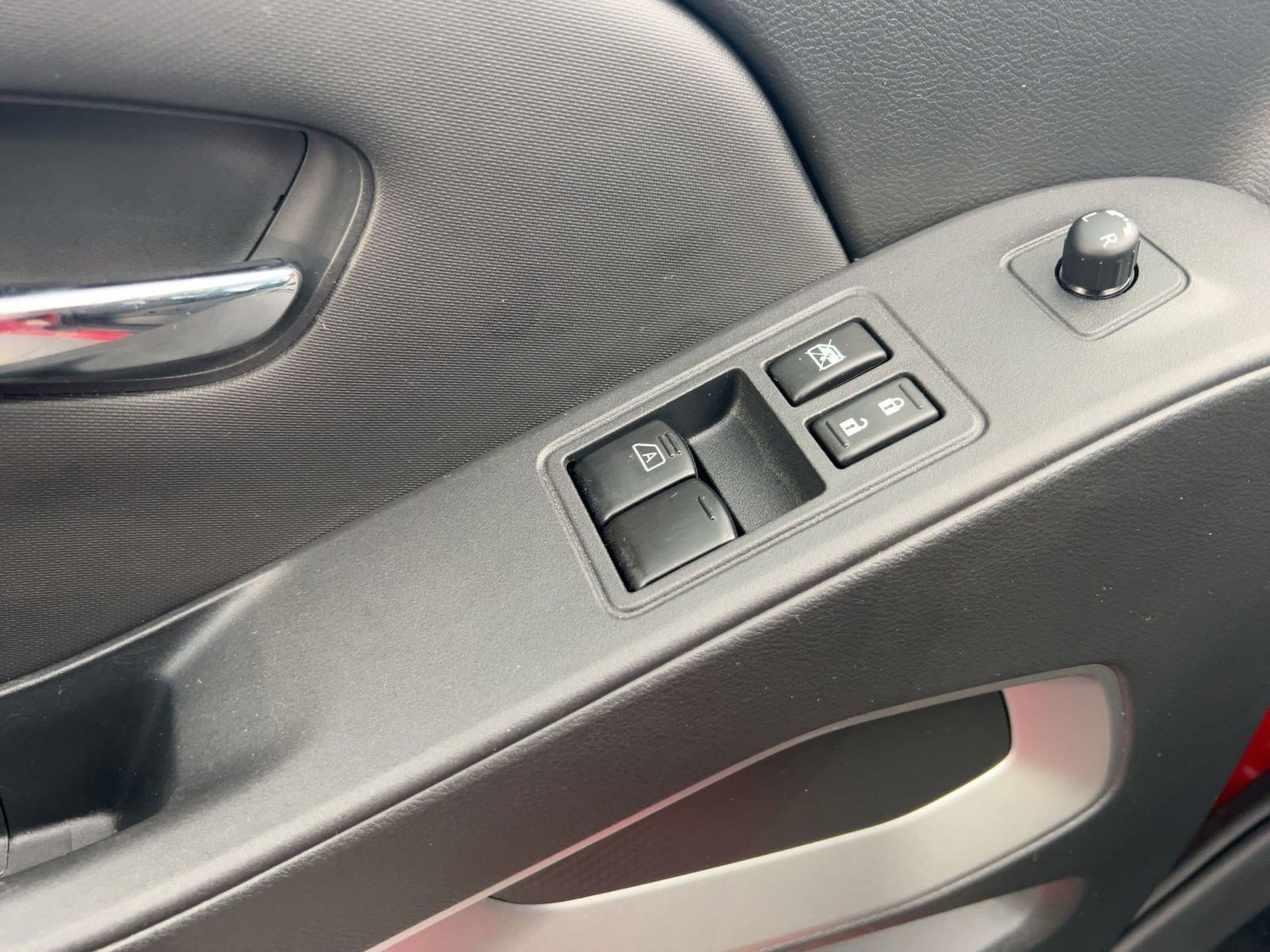 Used 2023 Nissan Frontier SV w/ SV Convenience Package image 13