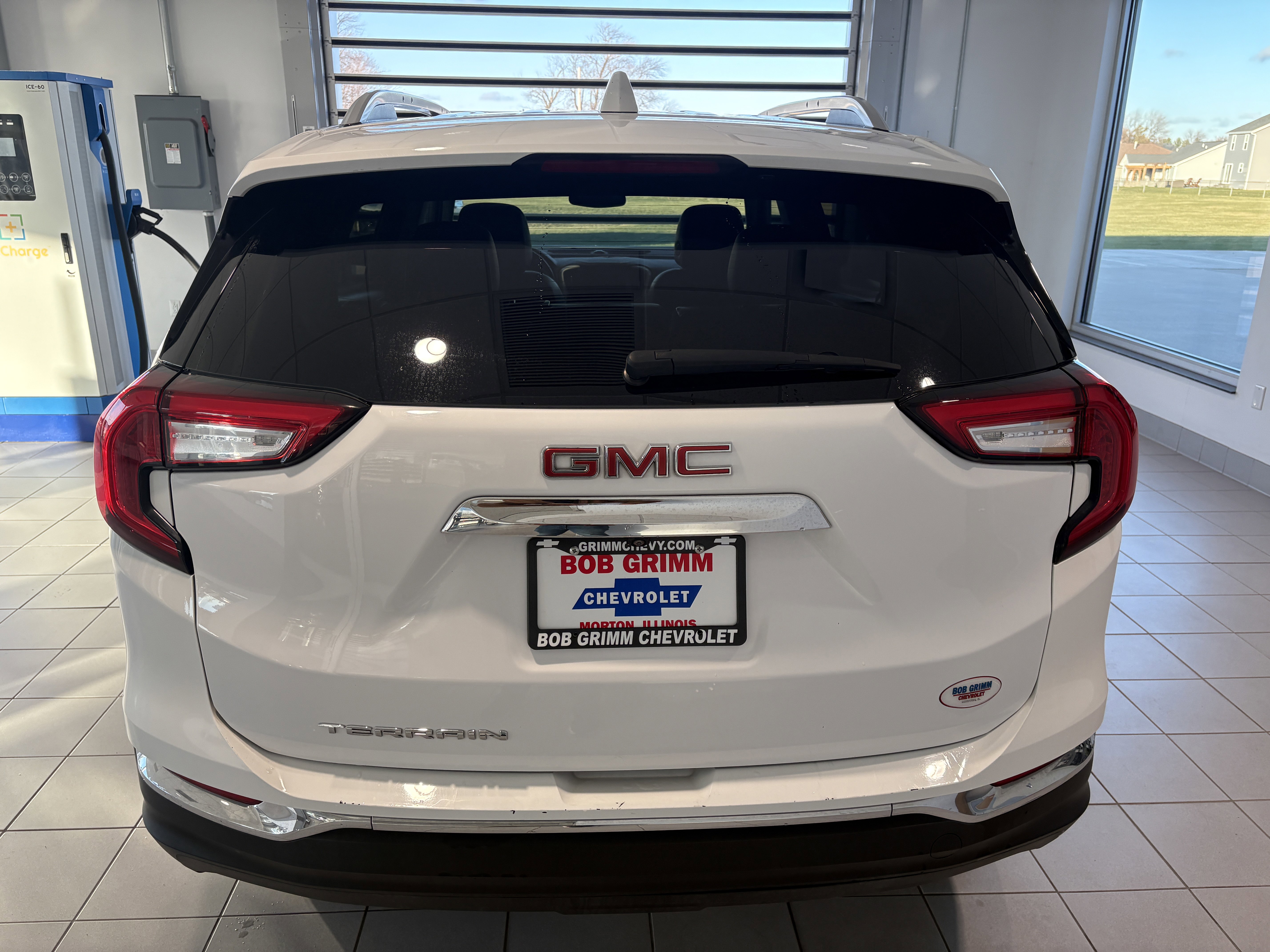 Used 2023 GMC Terrain SLT image 4
