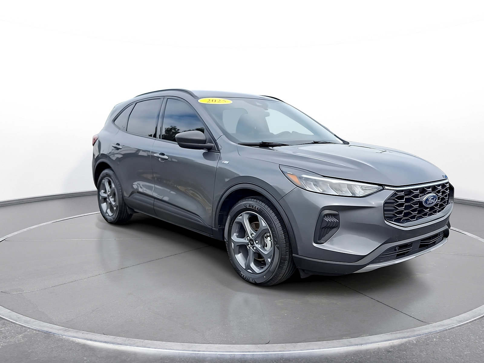 Used 2025 Ford Escape ST-Line FWD image 2