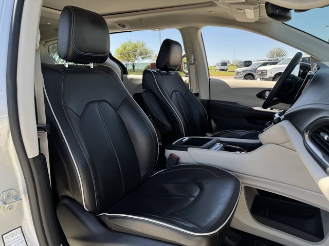 Used 2024 Chrysler Pacifica Limited image 30