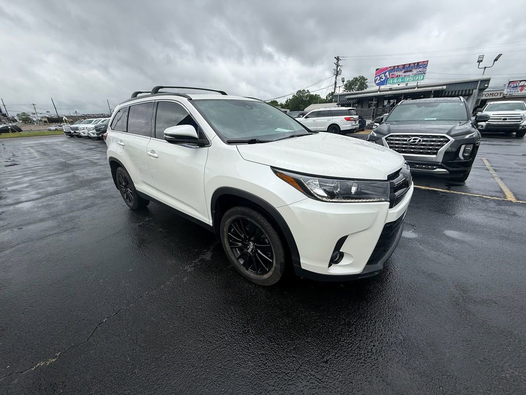 Used 2019 Toyota Highlander SE