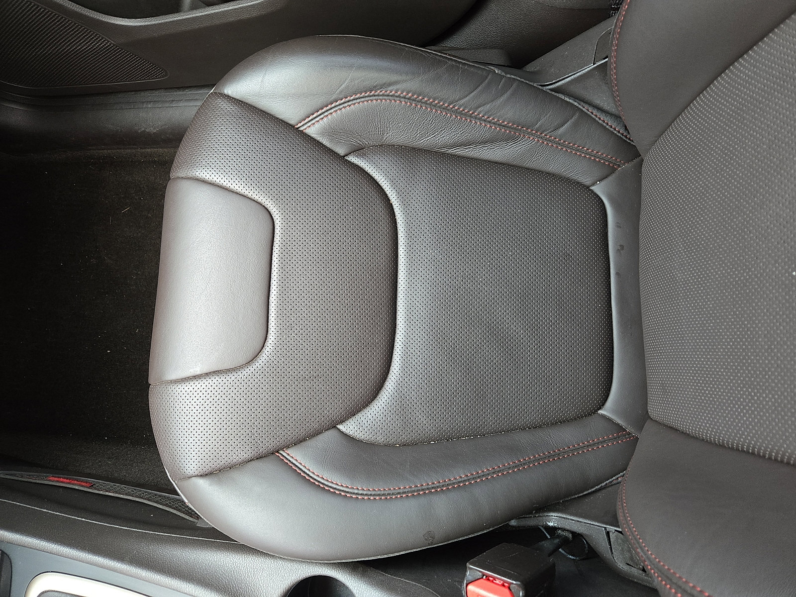 Used 2015 Jeep Cherokee Trailhawk w/ Comfort/Convenience Group image 26