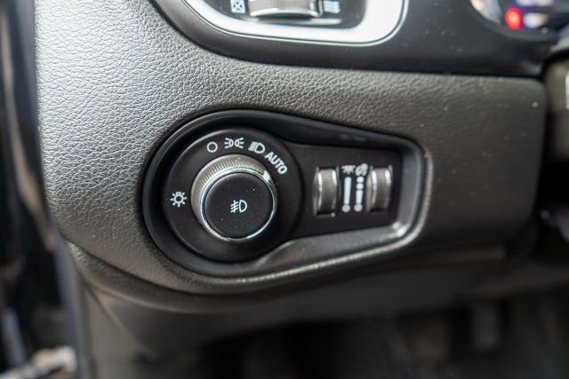 Used 2020 Jeep Renegade Latitude w/ Cold Weather Group image 20