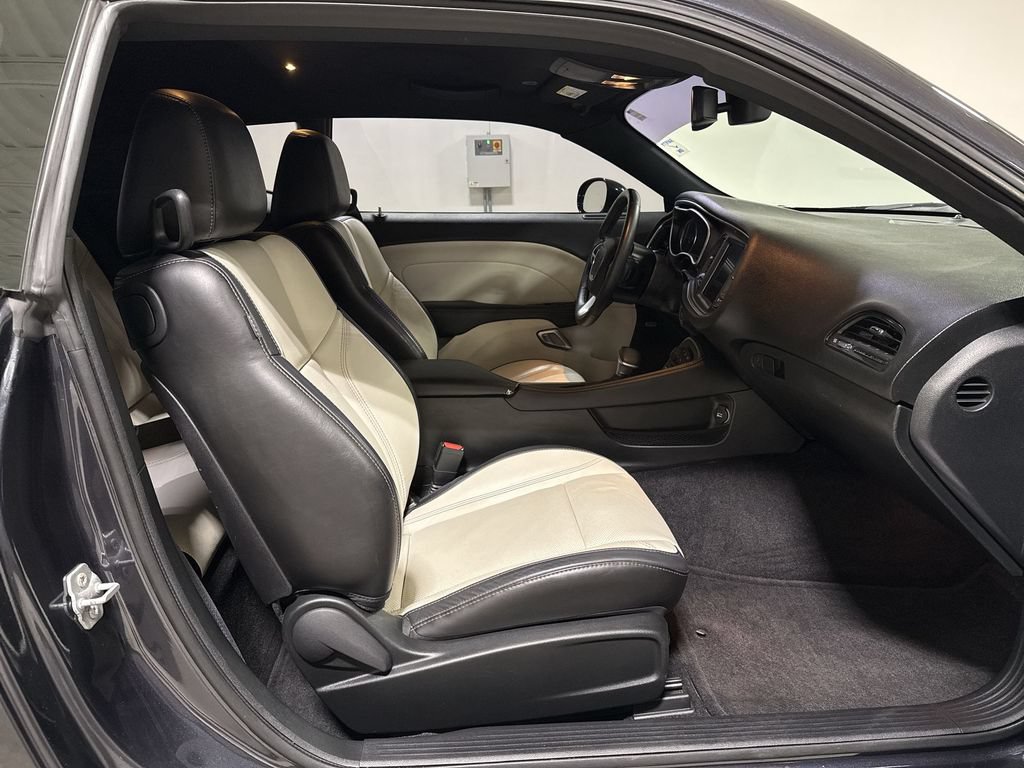 Used 2018 Dodge Challenger SXT Plus RWD image 21