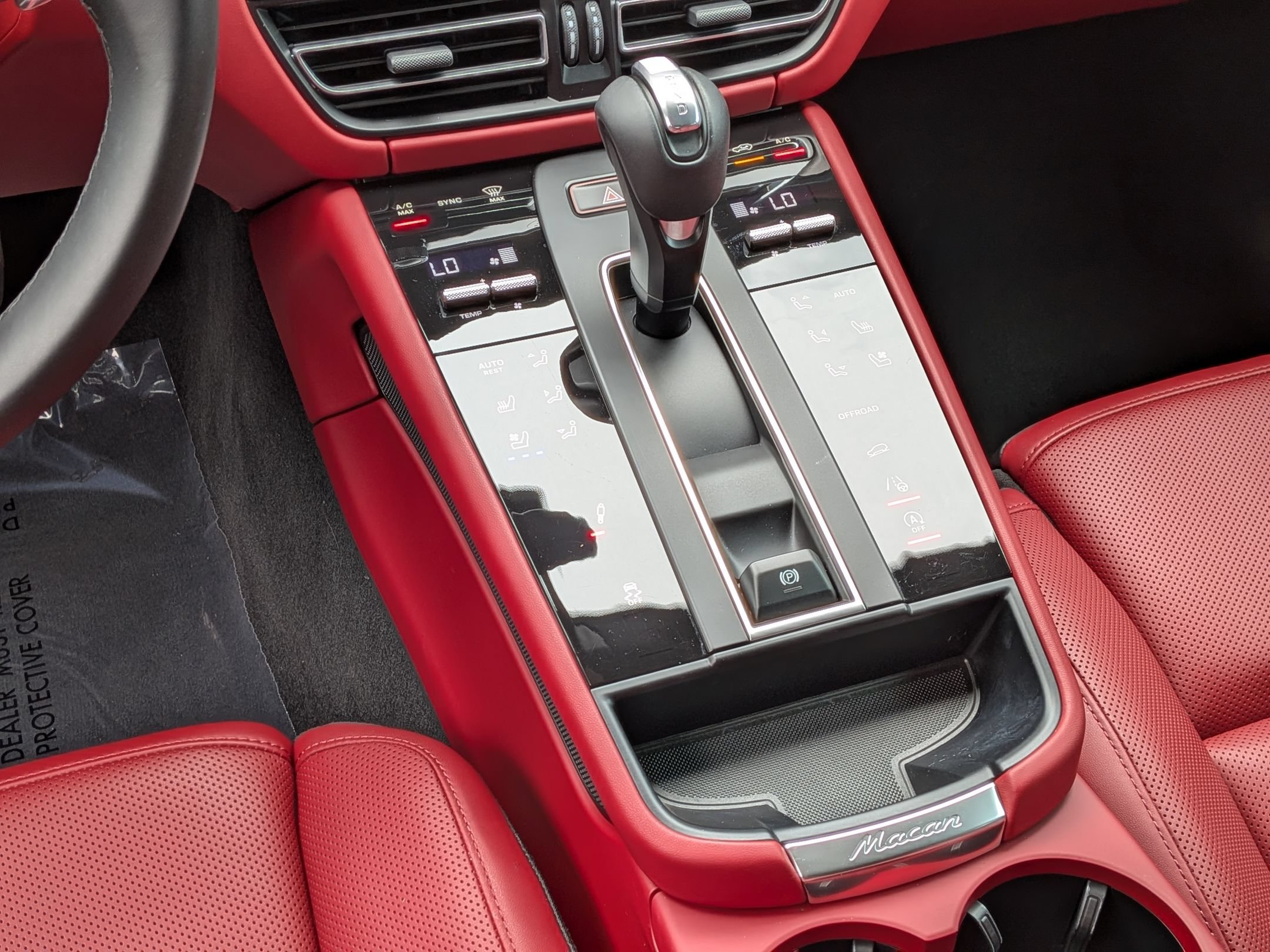 Certified 2025 Porsche Macan S AWD/4WD image 18
