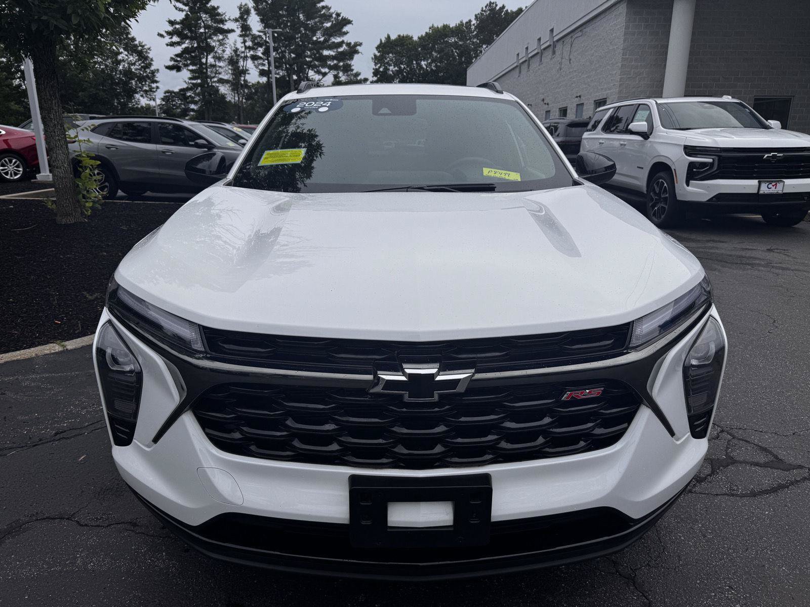 Certified 2024 Chevrolet Trax RS w/ Sunroof Package FWD image 2