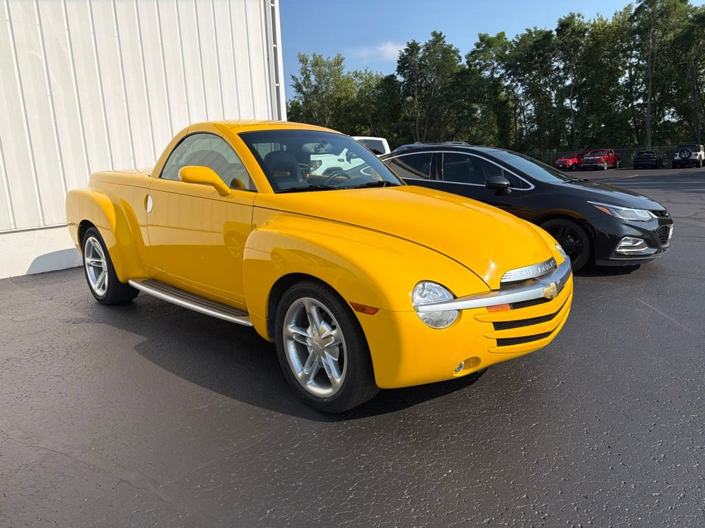 Used 2003 Chevrolet SSR w/ Preferred Equipment Group RWD image 1
