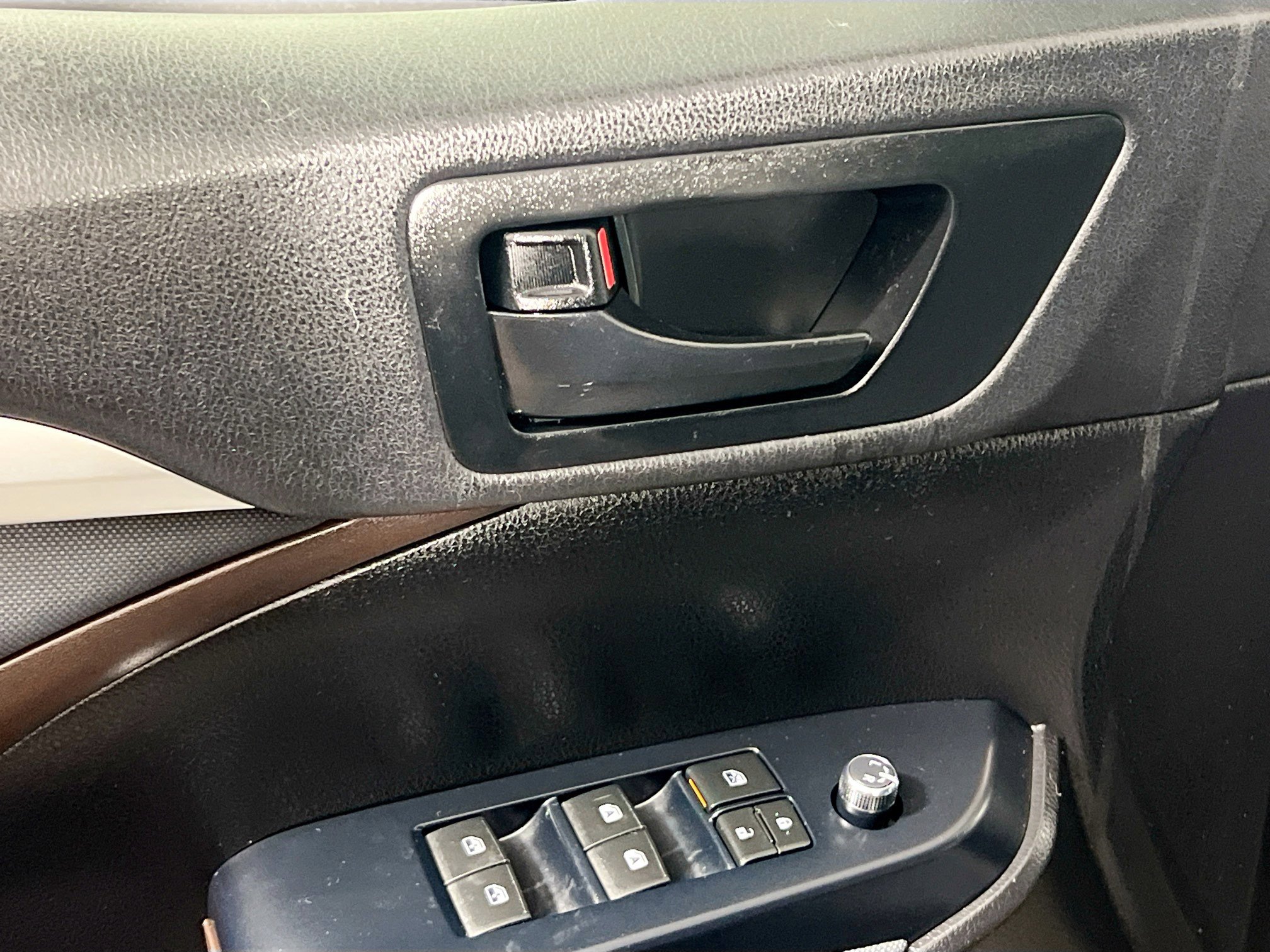 Used 2019 Toyota Highlander LE image 16