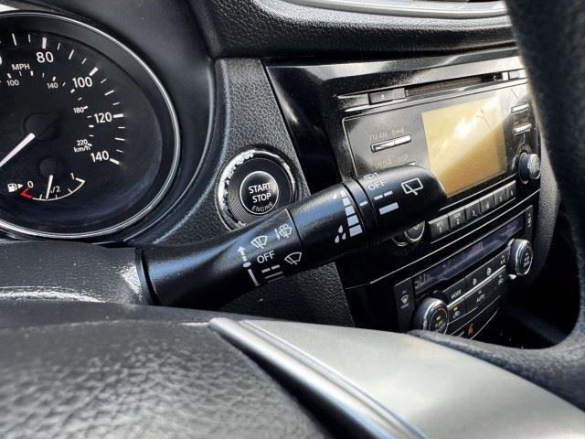 Used 2015 Nissan Rogue SV FWD image 25