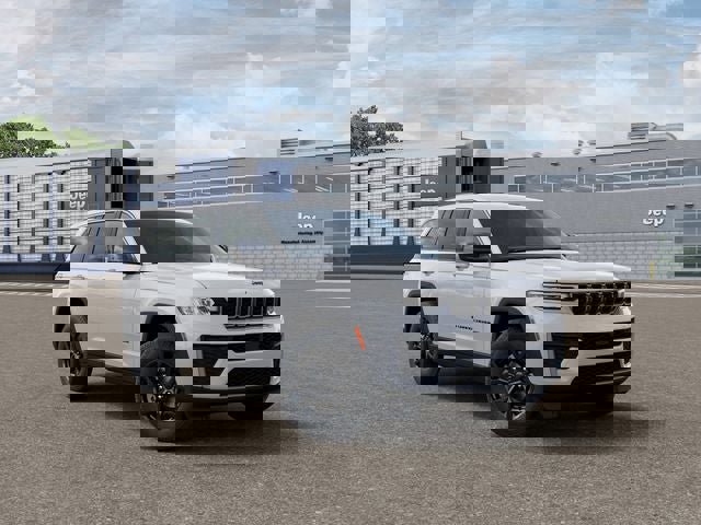 New 2026 Jeep Grand Cherokee Altitude image 5