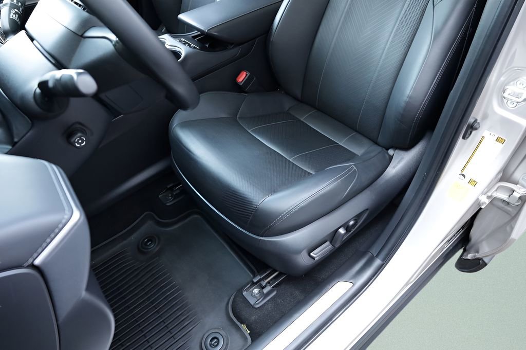 Certified 2023 Toyota Venza Limited image 20