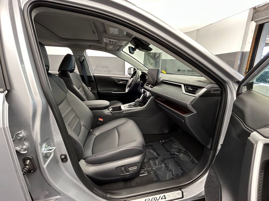 Used 2025 Toyota RAV4 Limited image 51