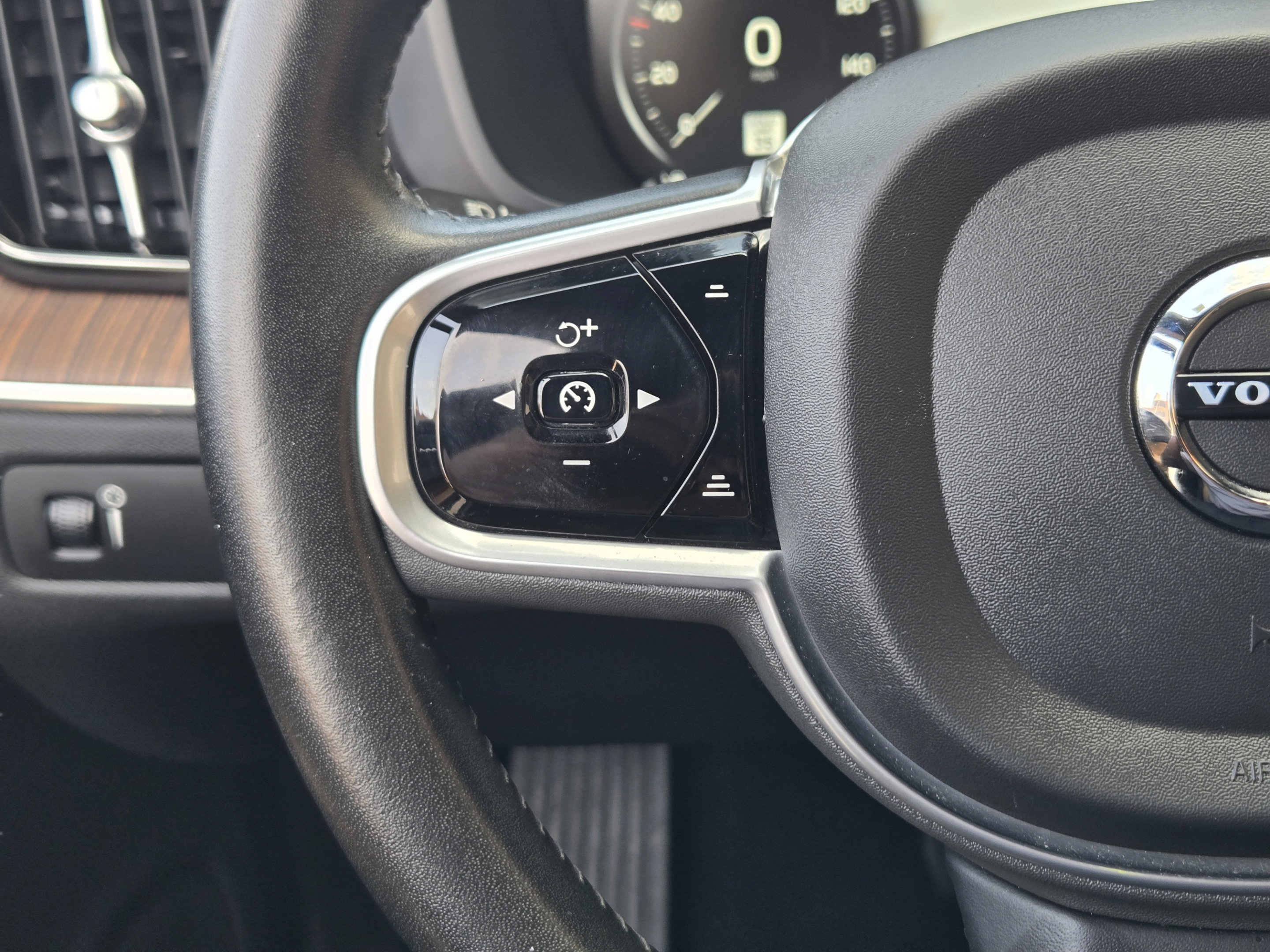Used 2020 Volvo XC60 T6 Inscription AWD/4WD image 28