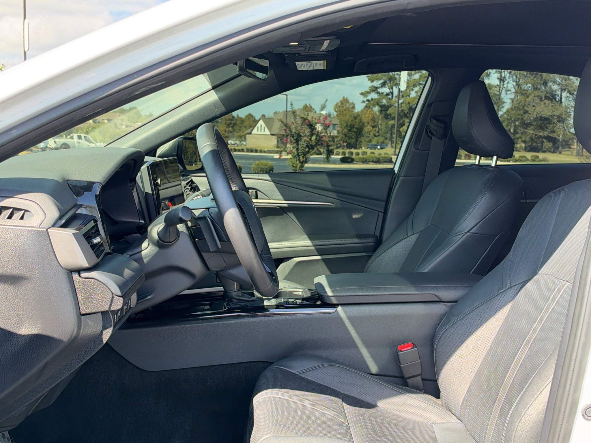 Used 2025 Toyota Camry XSE FWD image 11
