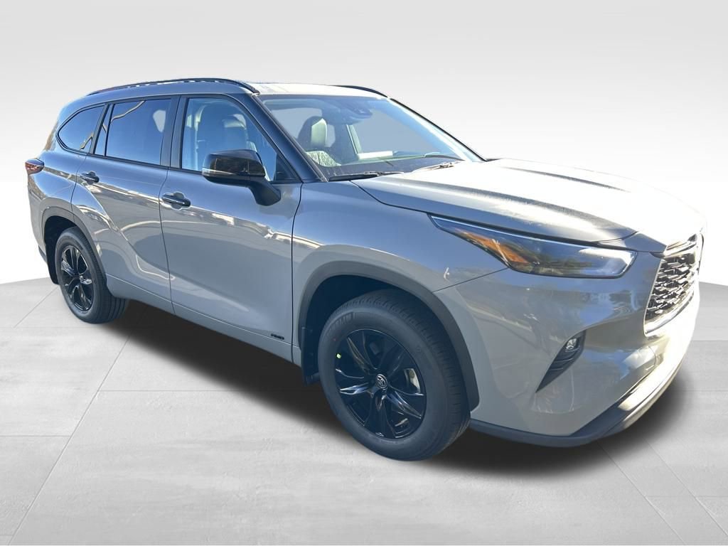 New 2025 Toyota Highlander XLE image 7