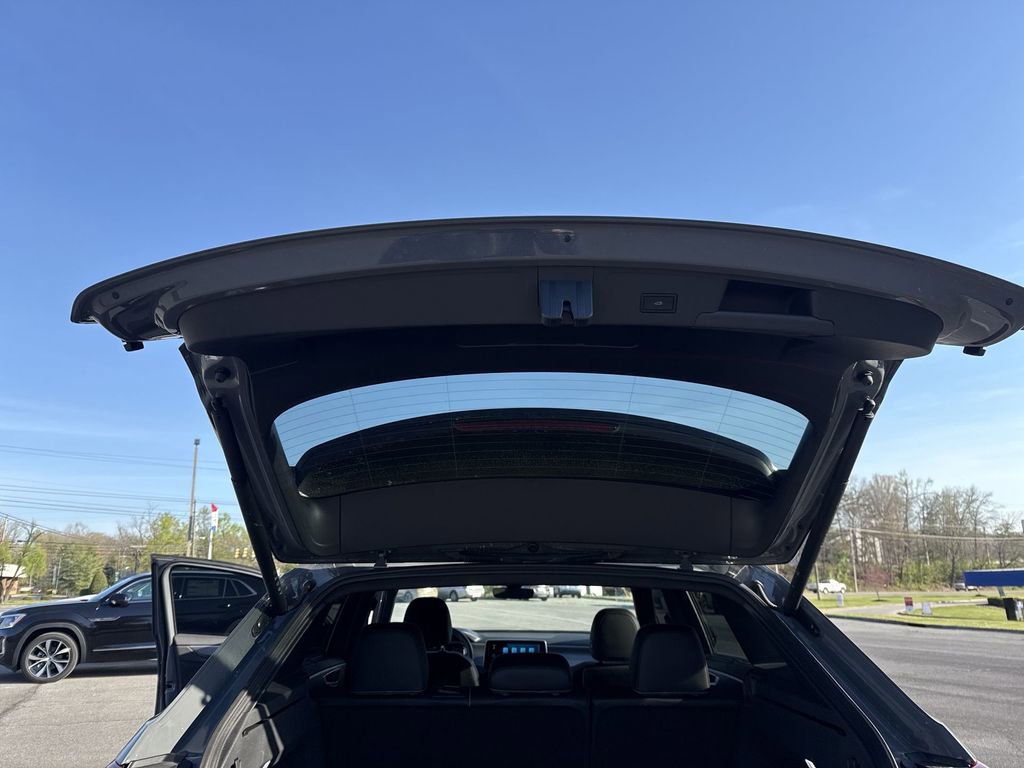 Used 2025 Volkswagen Atlas Cross Sport SE w/ Black Wheel Package image 40