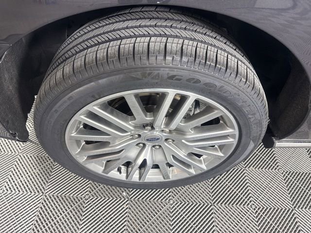 Used 2024 Ford Expedition Limited image 10