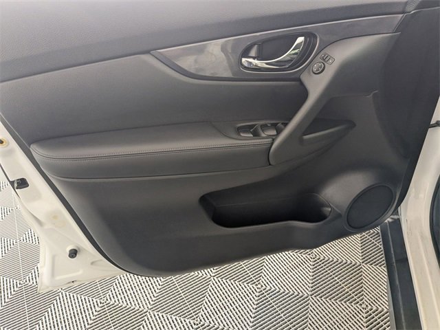 Used 2019 Nissan Rogue SV image 10