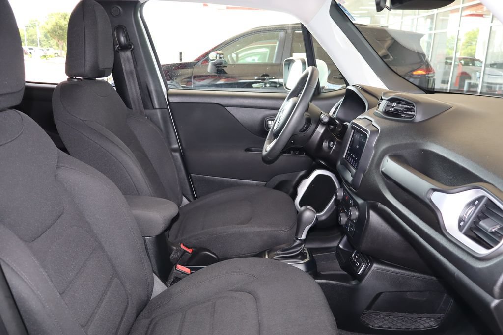 Used 2019 Jeep Renegade Latitude FWD image 41