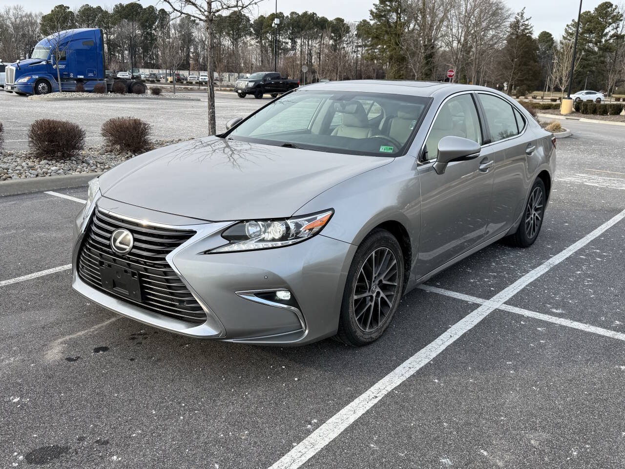 Used 2016 Lexus ES 350 w/ Premium Package w/Wood Trim FWD image 3