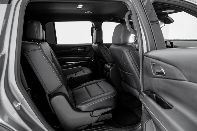 Used 2025 Chevrolet Traverse LT w/ LPO, Floor Liner Package FWD image 35