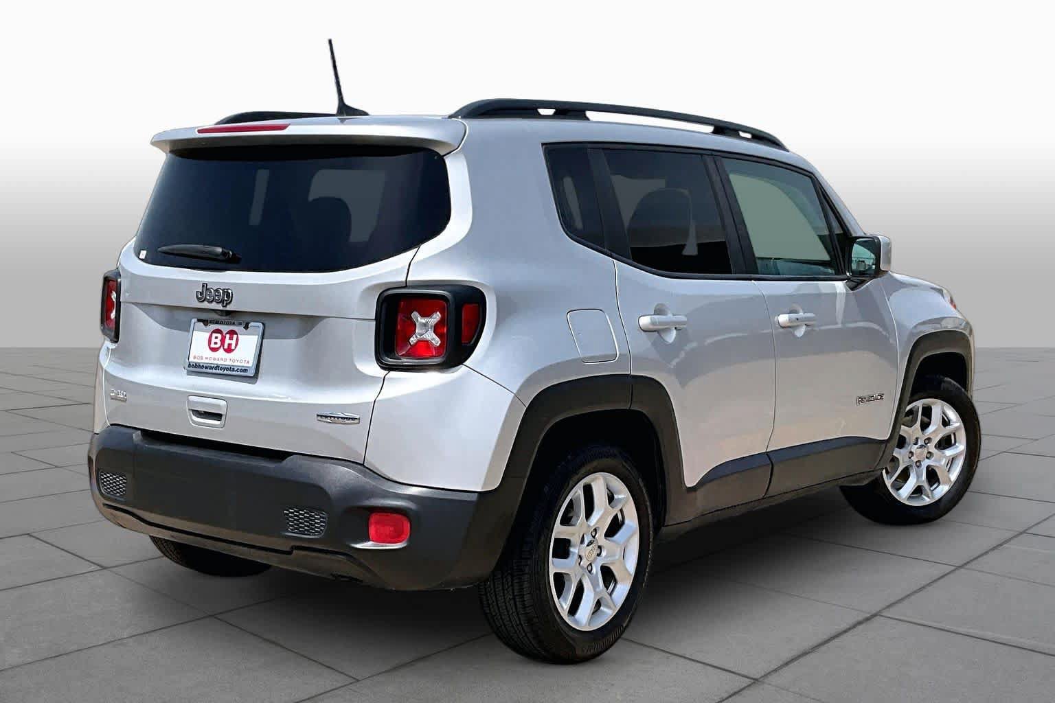 Used 2018 Jeep Renegade Latitude FWD image 13
